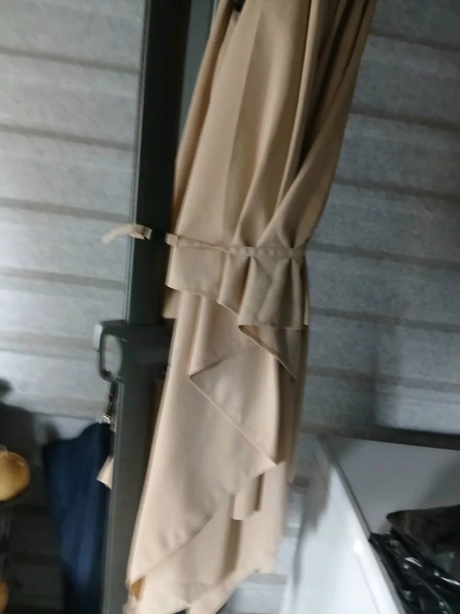 Large Parasol - Image 1