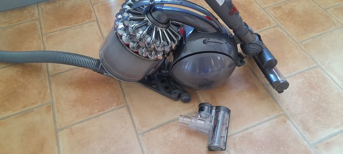 Dyson vacuum cleaner - Image 2