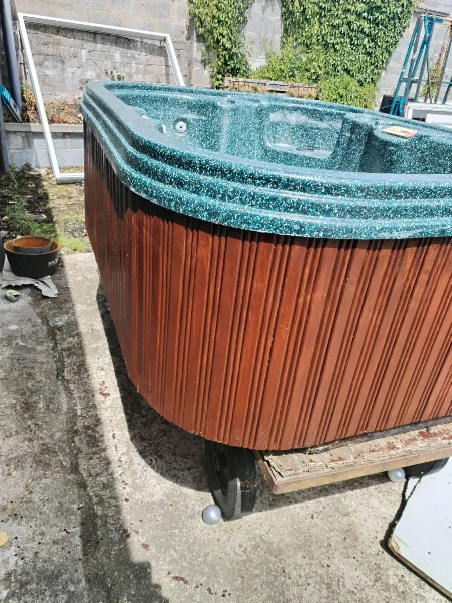 Jacuzzi - Image 4