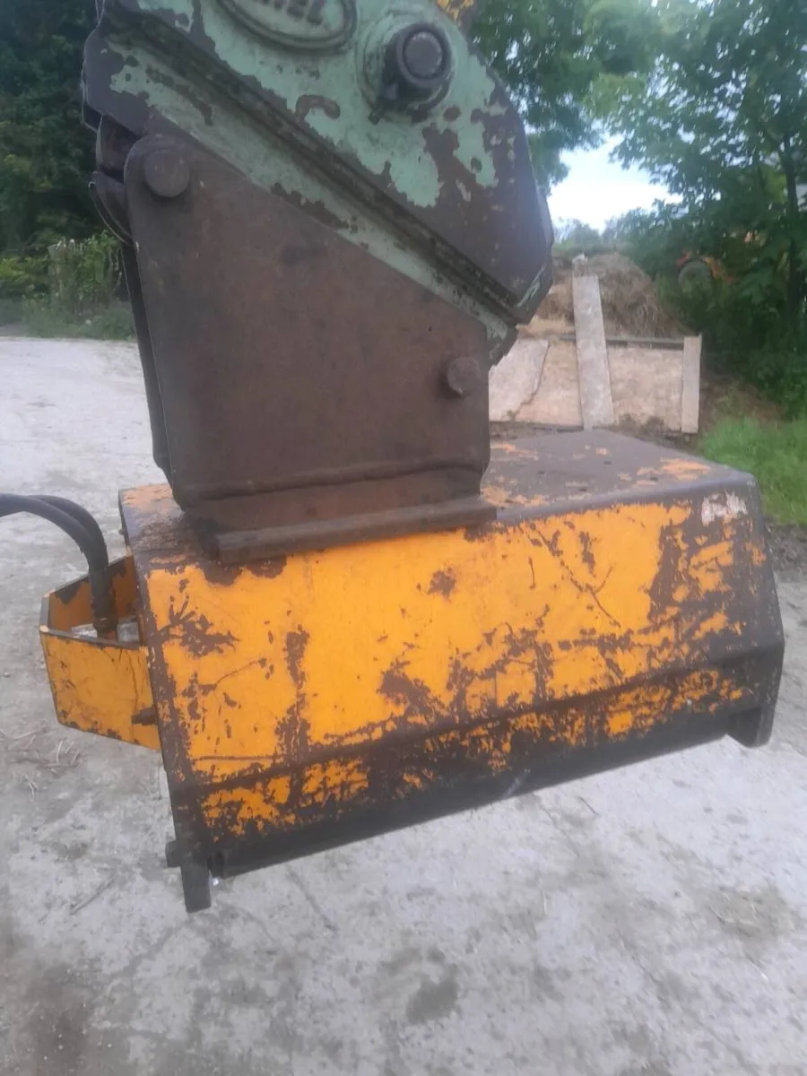 Hedge cutter for mini digger, - Image 1