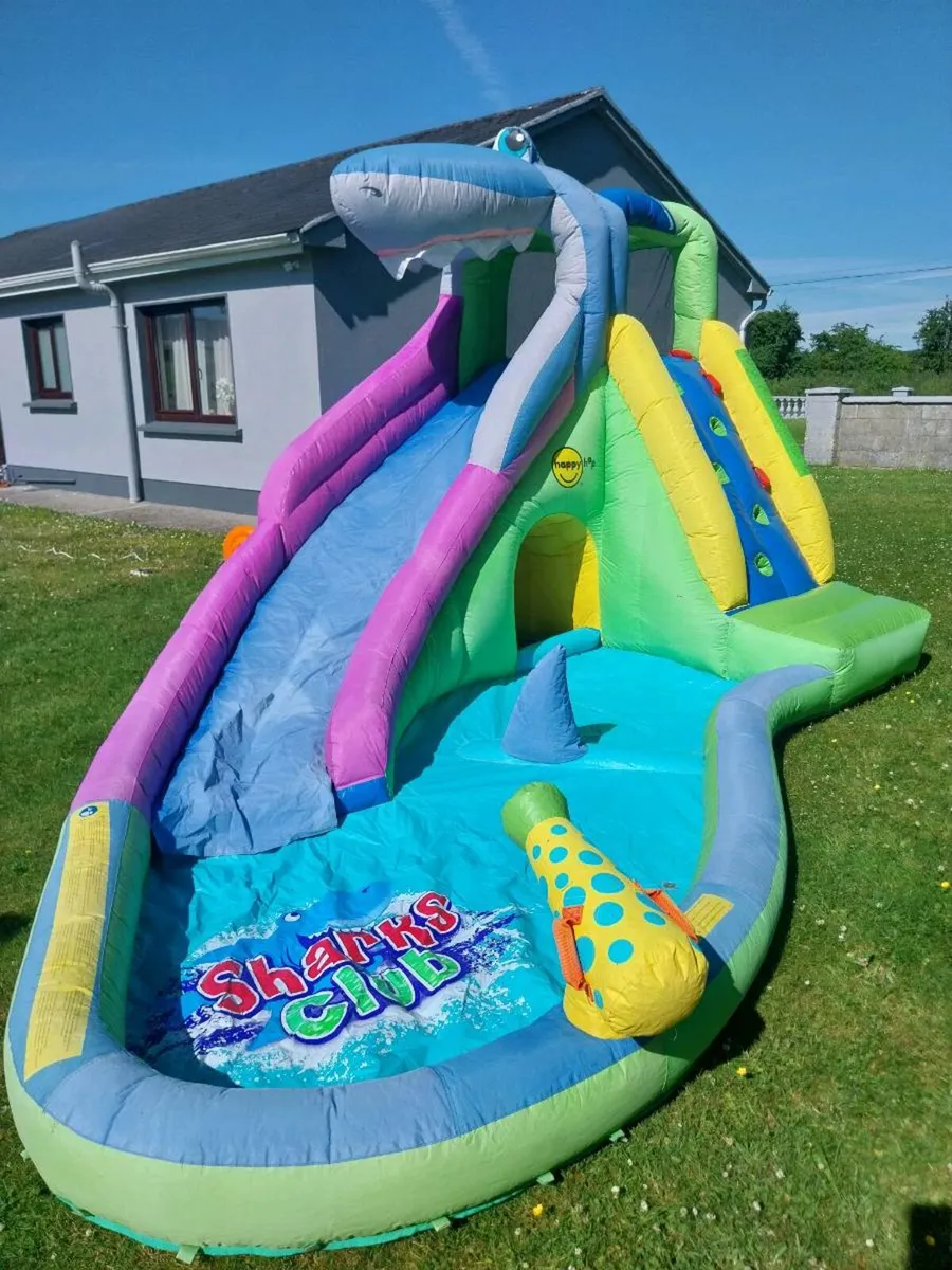Bouncy castle - Image 1