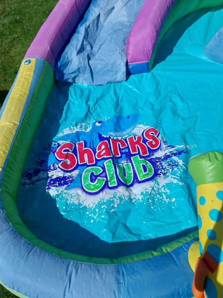 Bouncy castle - Image 2