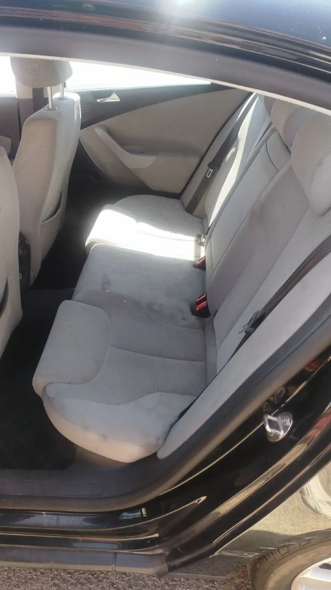 VW PASSAT - Image 1