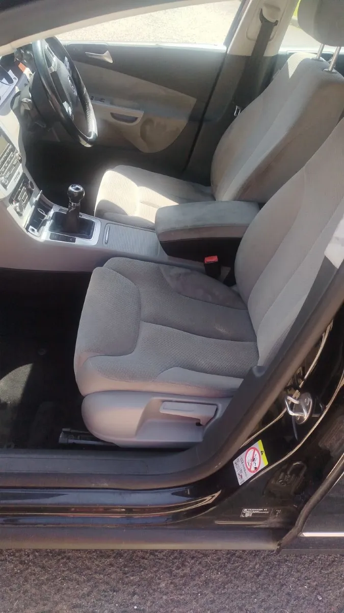 VW PASSAT - Image 2