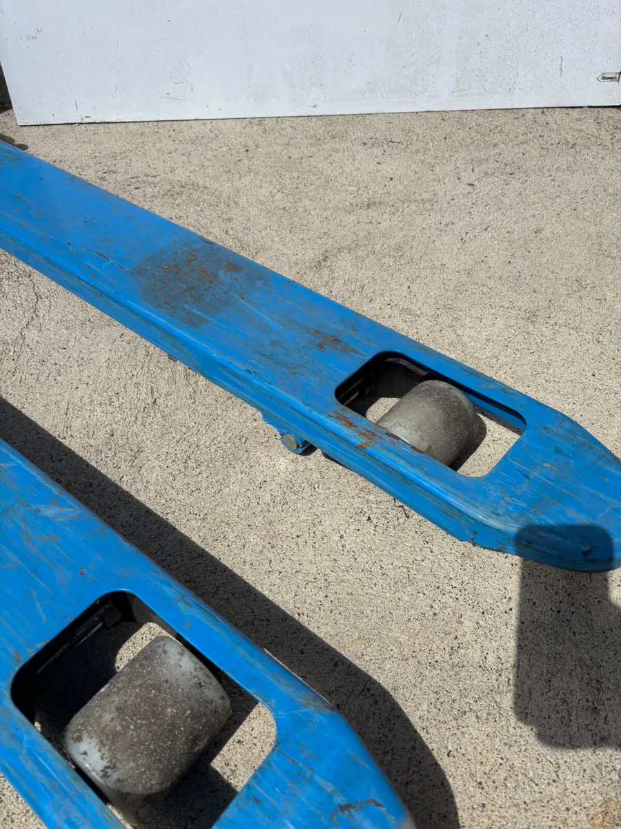 Euro Hand Pallet Trucks - second hand - Image 4