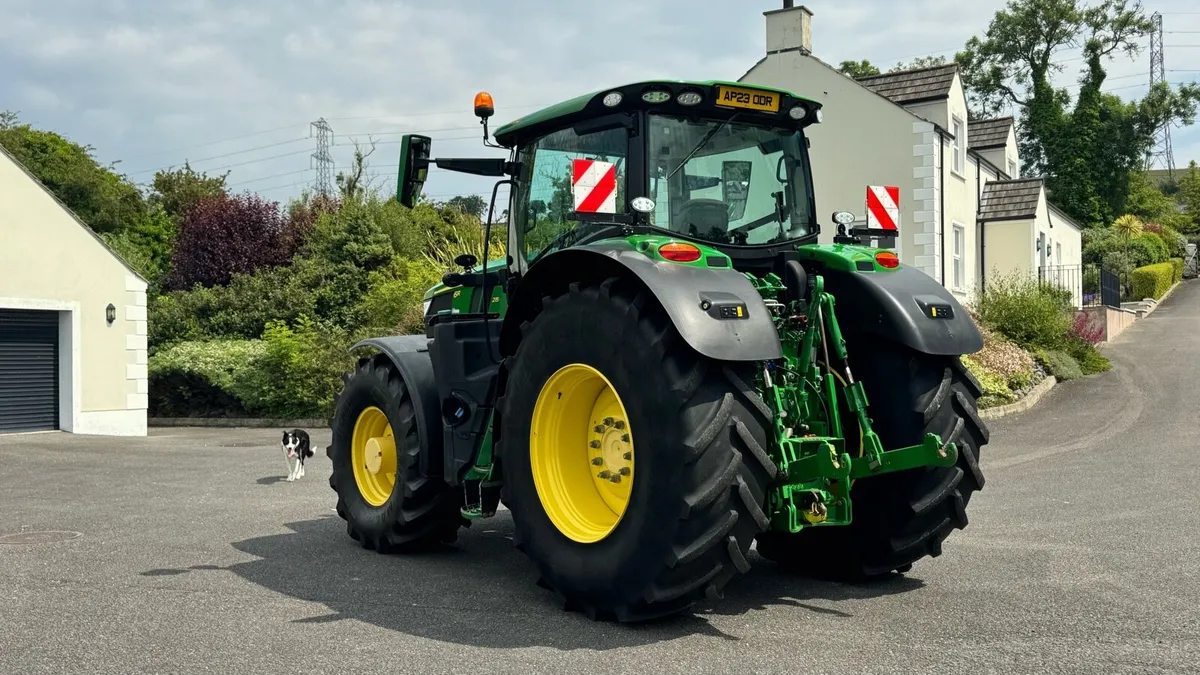 2023 John Deere 6R 215 - Image 3