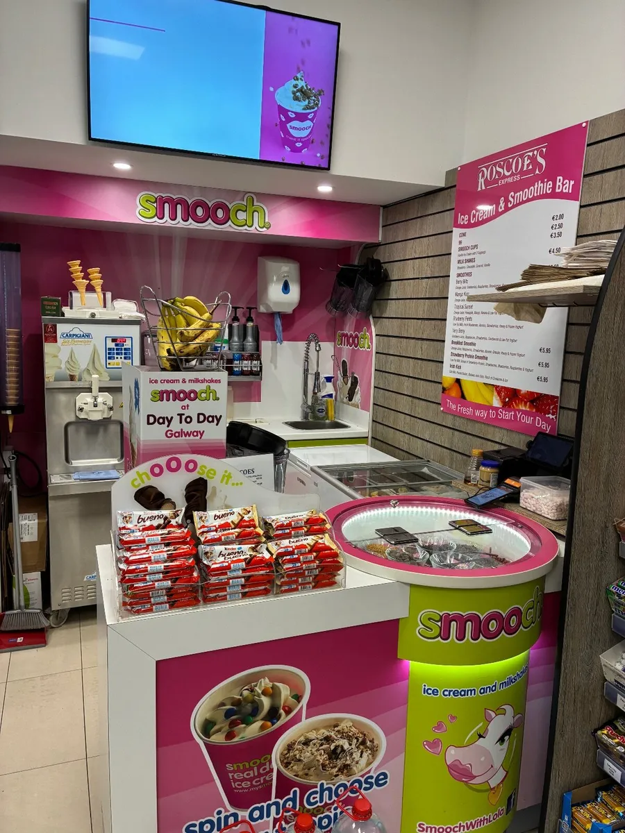 Complete Smooch ice cream station ready to go!!! - Image 1