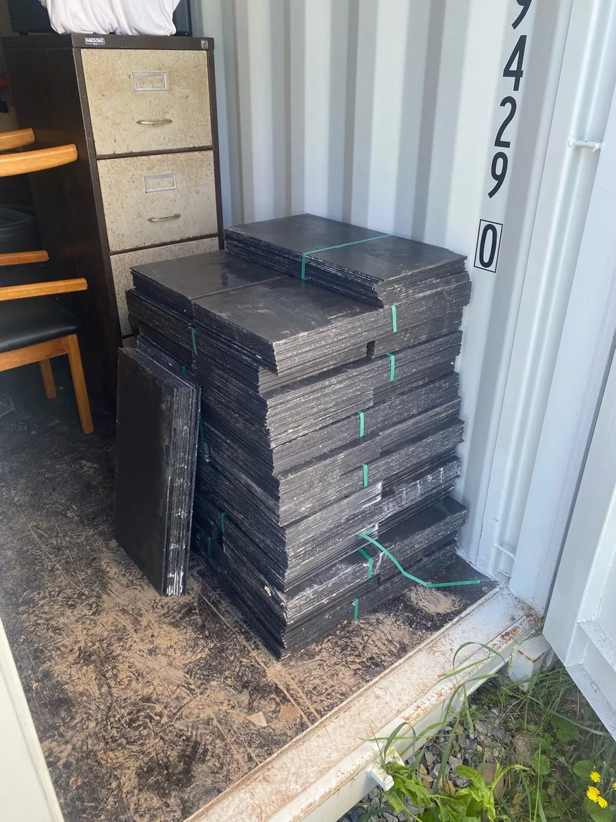 400 Unused Roof Slates - Image 1