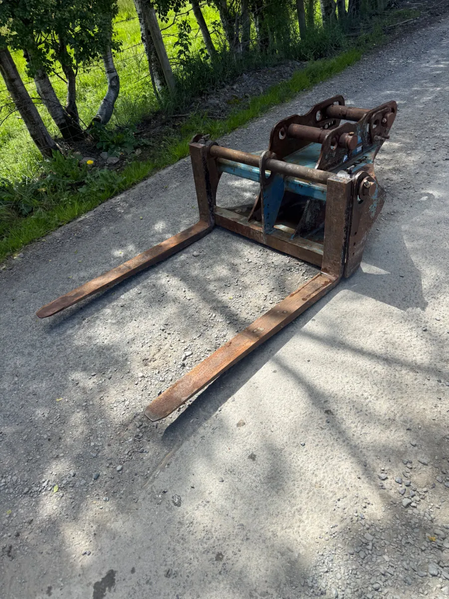 Digger Forks - Image 1