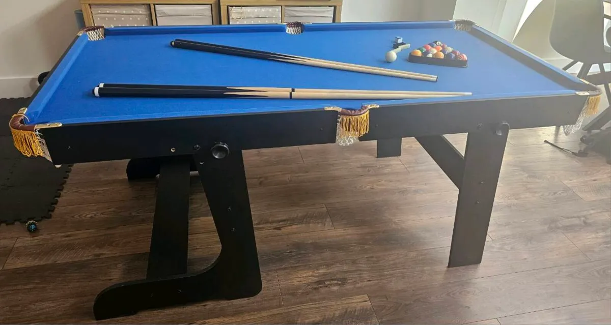 Pool table - Image 1