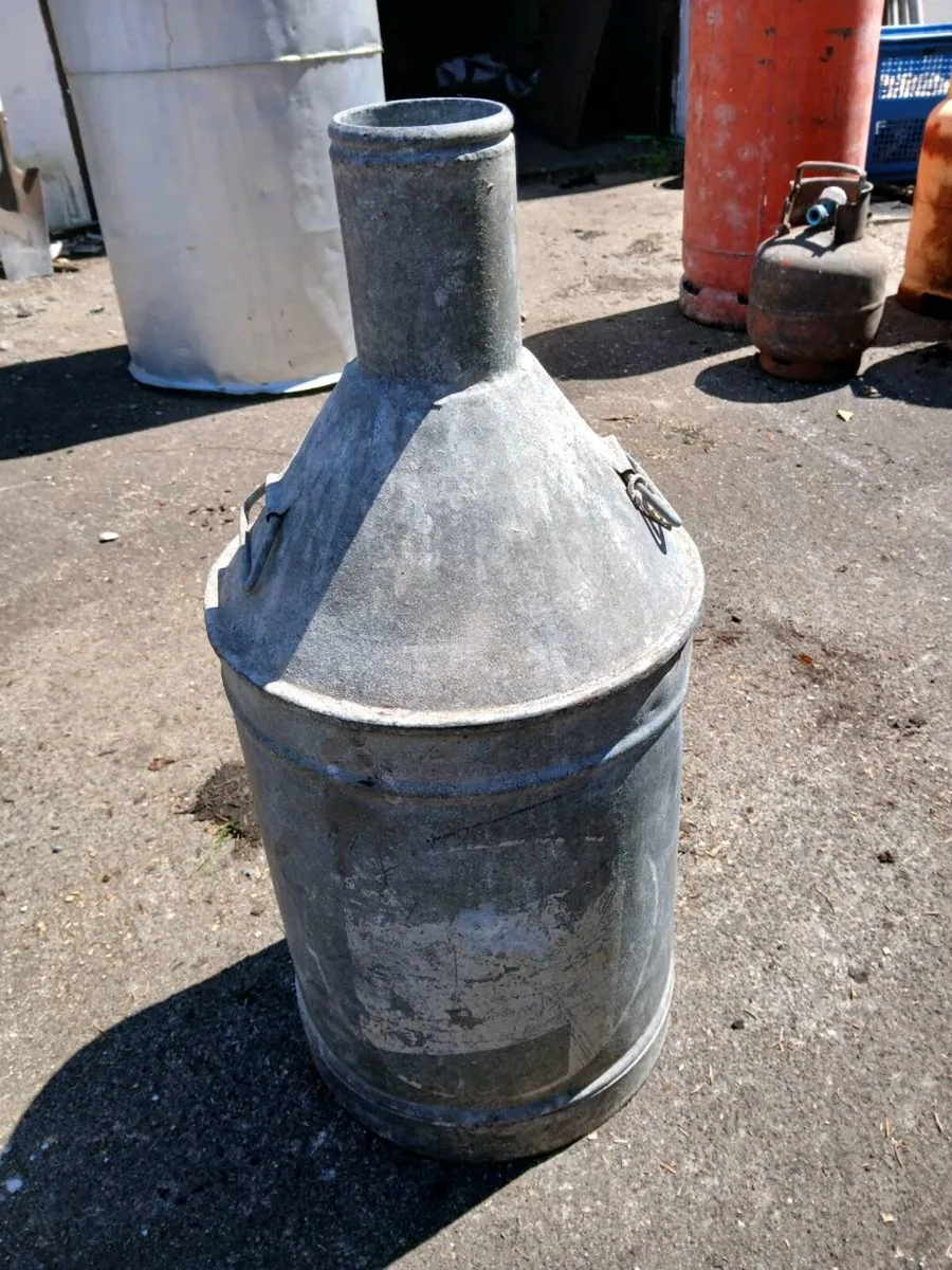 Vintage castrol oil can.... - Image 1