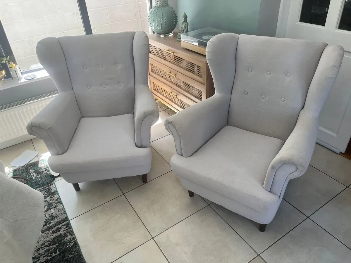 Furniture 2 queen Ann chairs