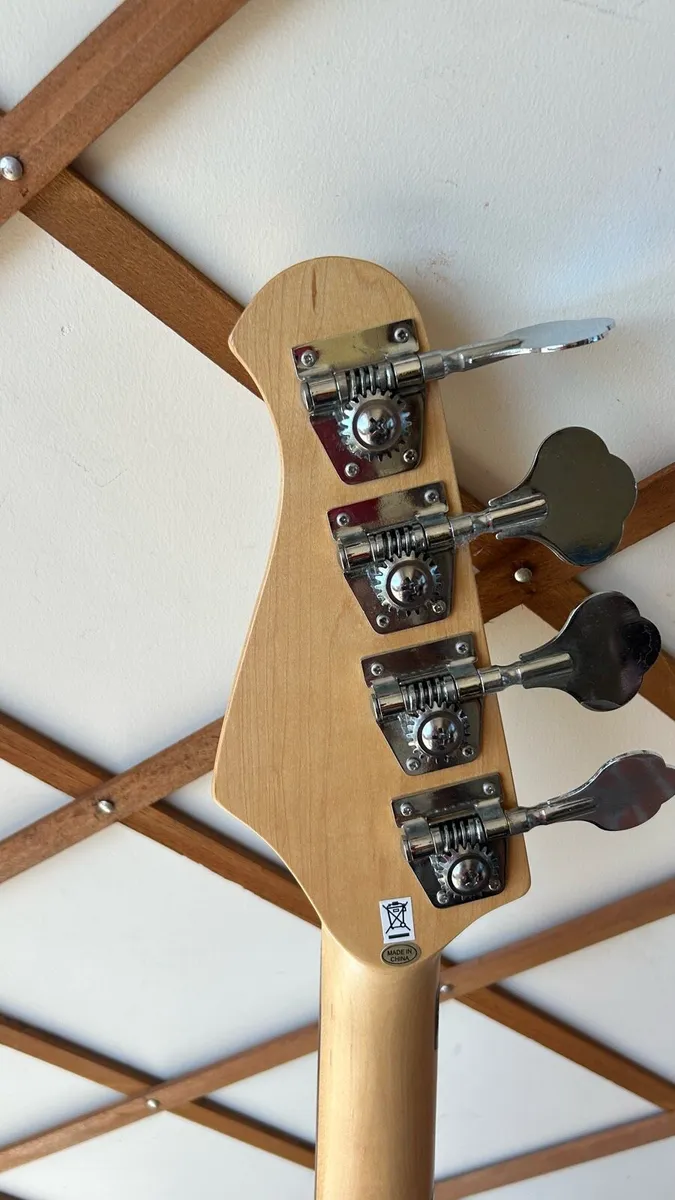 Bass guitar - Image 3