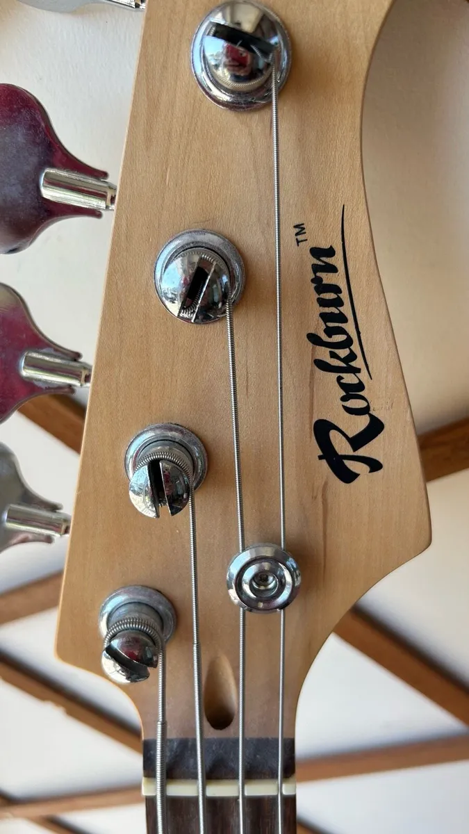 Bass guitar - Image 2