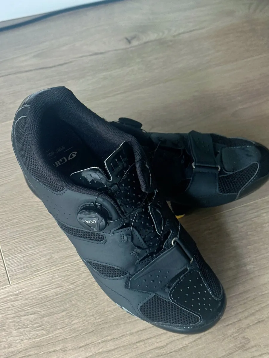 Cycling shoes - Image 1