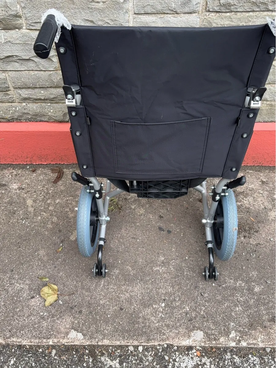 FREE Wheelchair - Image 4