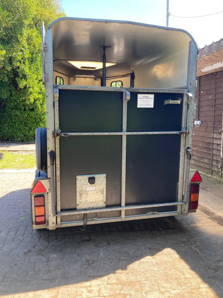Ifor Williams HB 505 Classic horse box & extras - Image 3