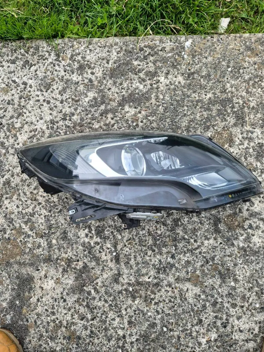 Vauxhall zafira tourer headlight - Image 1