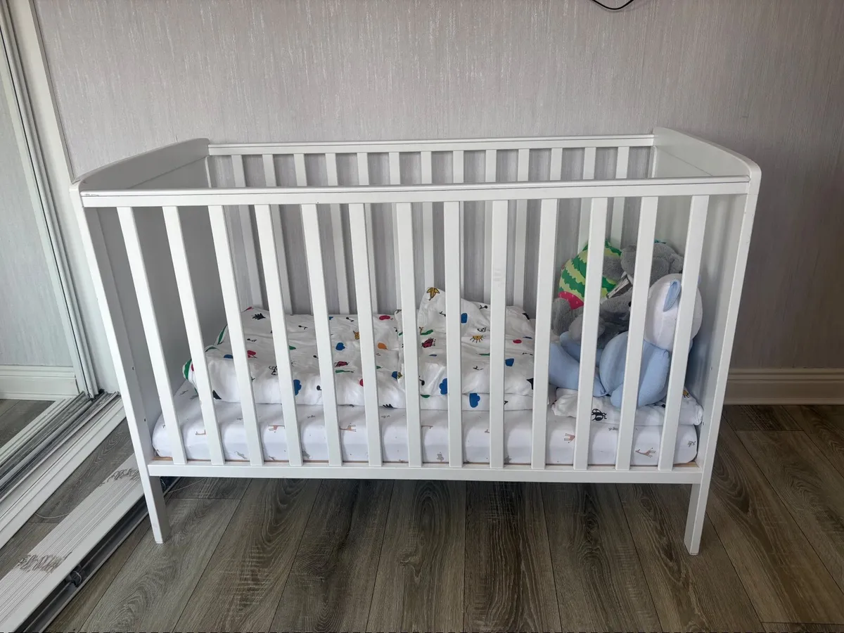 Baby cot - Image 1