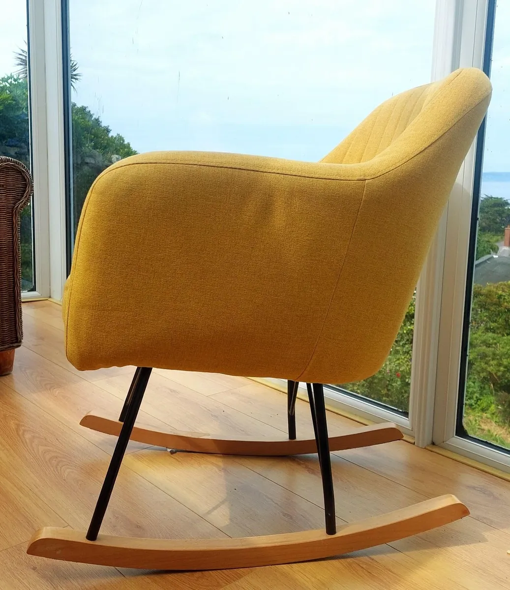 Scandinavian-style rocking chair - Image 3