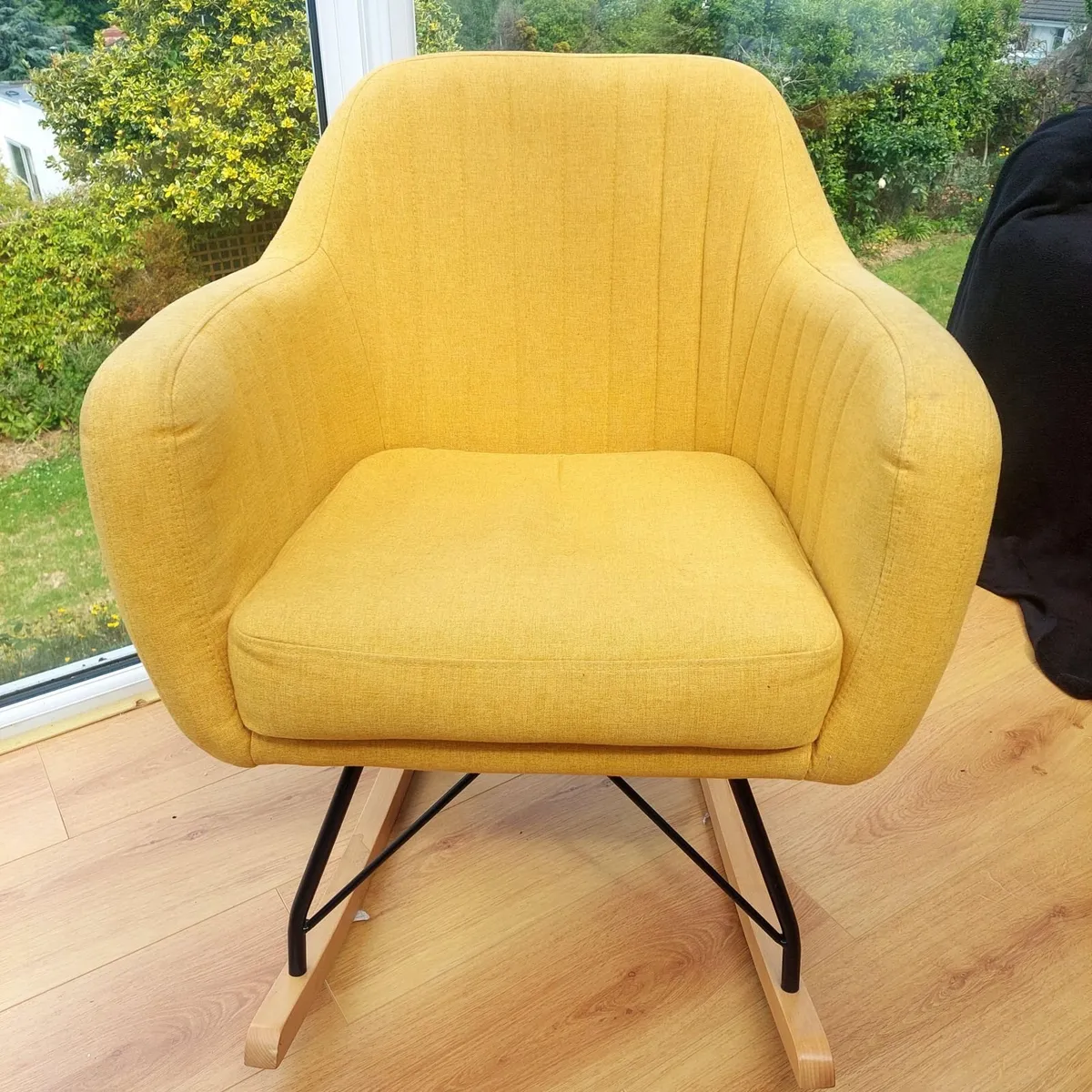 Scandinavian-style rocking chair - Image 2