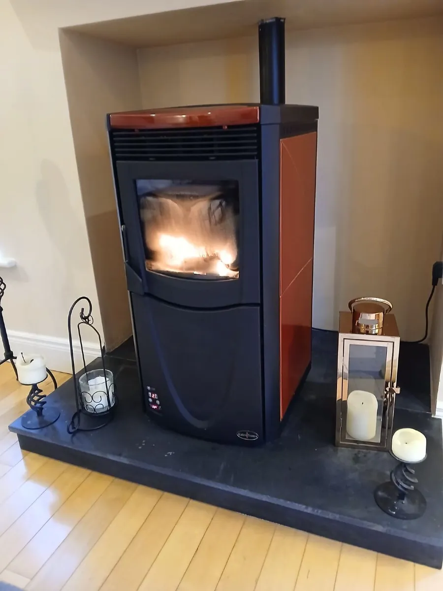 Wood pellet stove - Image 1