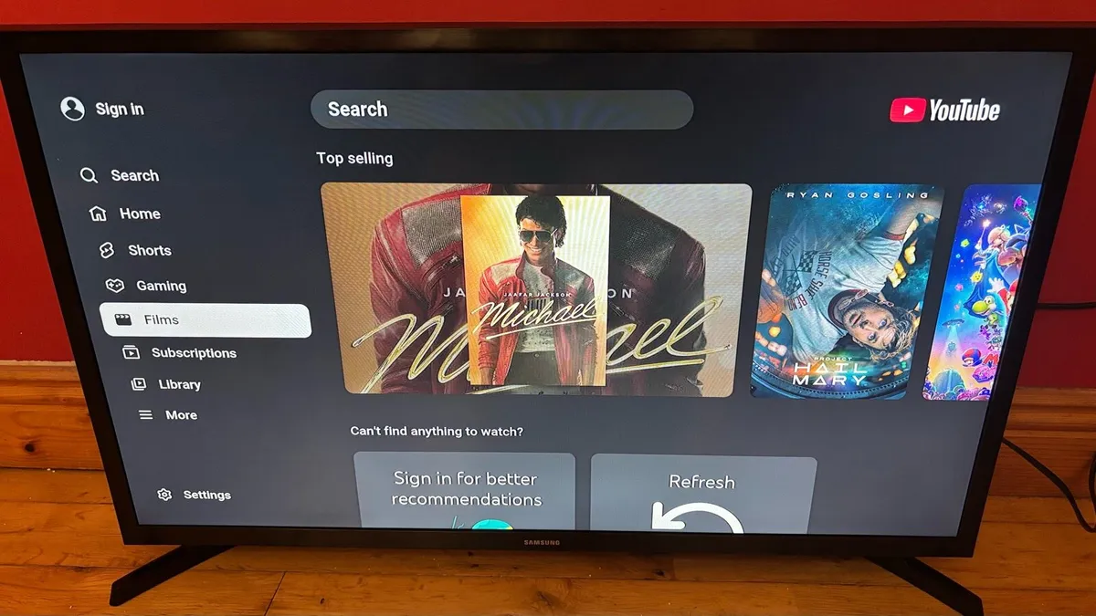 32” Samsung Smart HDR TV - Image 3