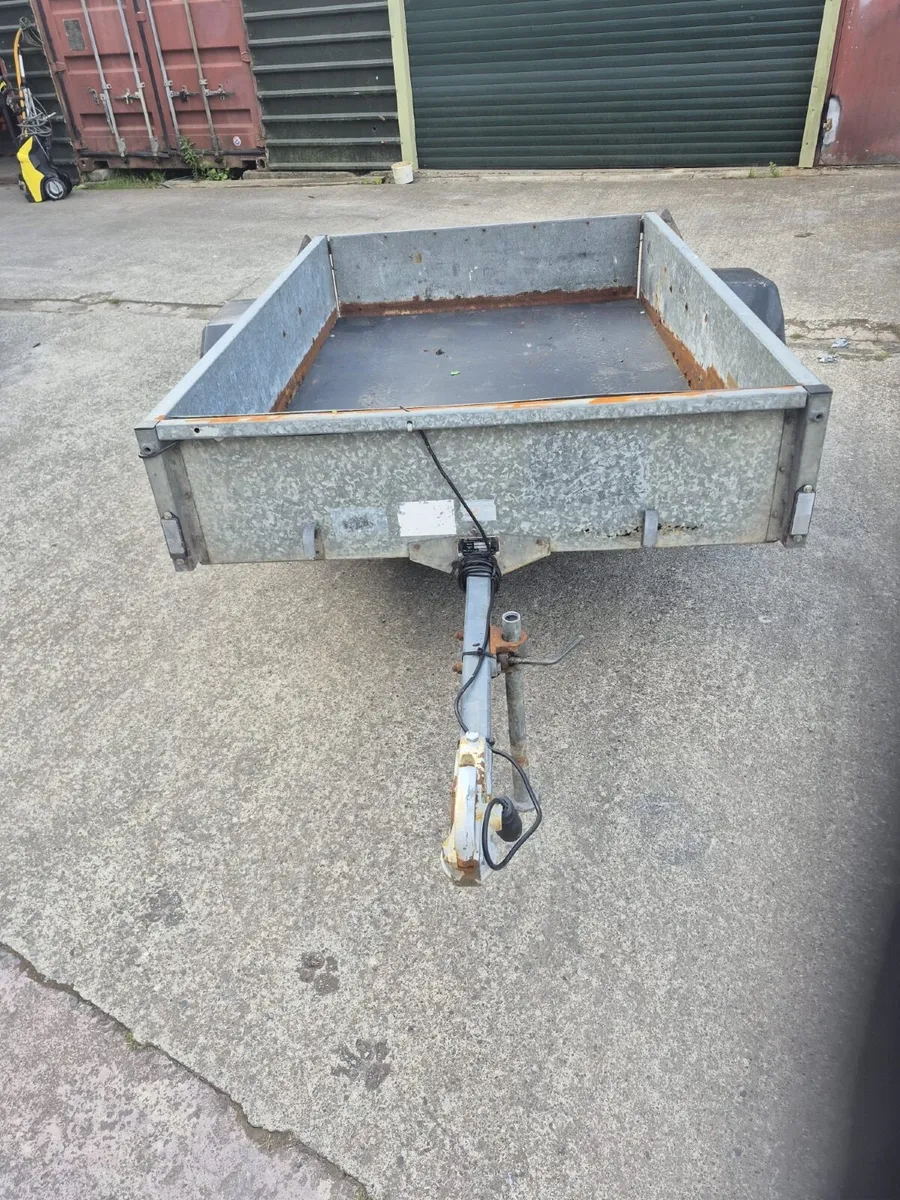 Trailer - Image 1