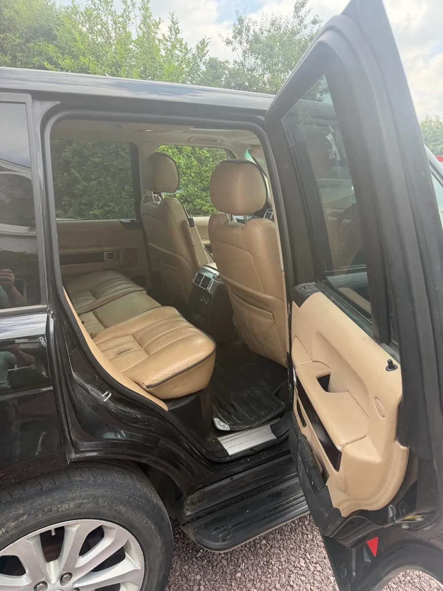 Rangerover vogue 3.6 crew cab - Image 4