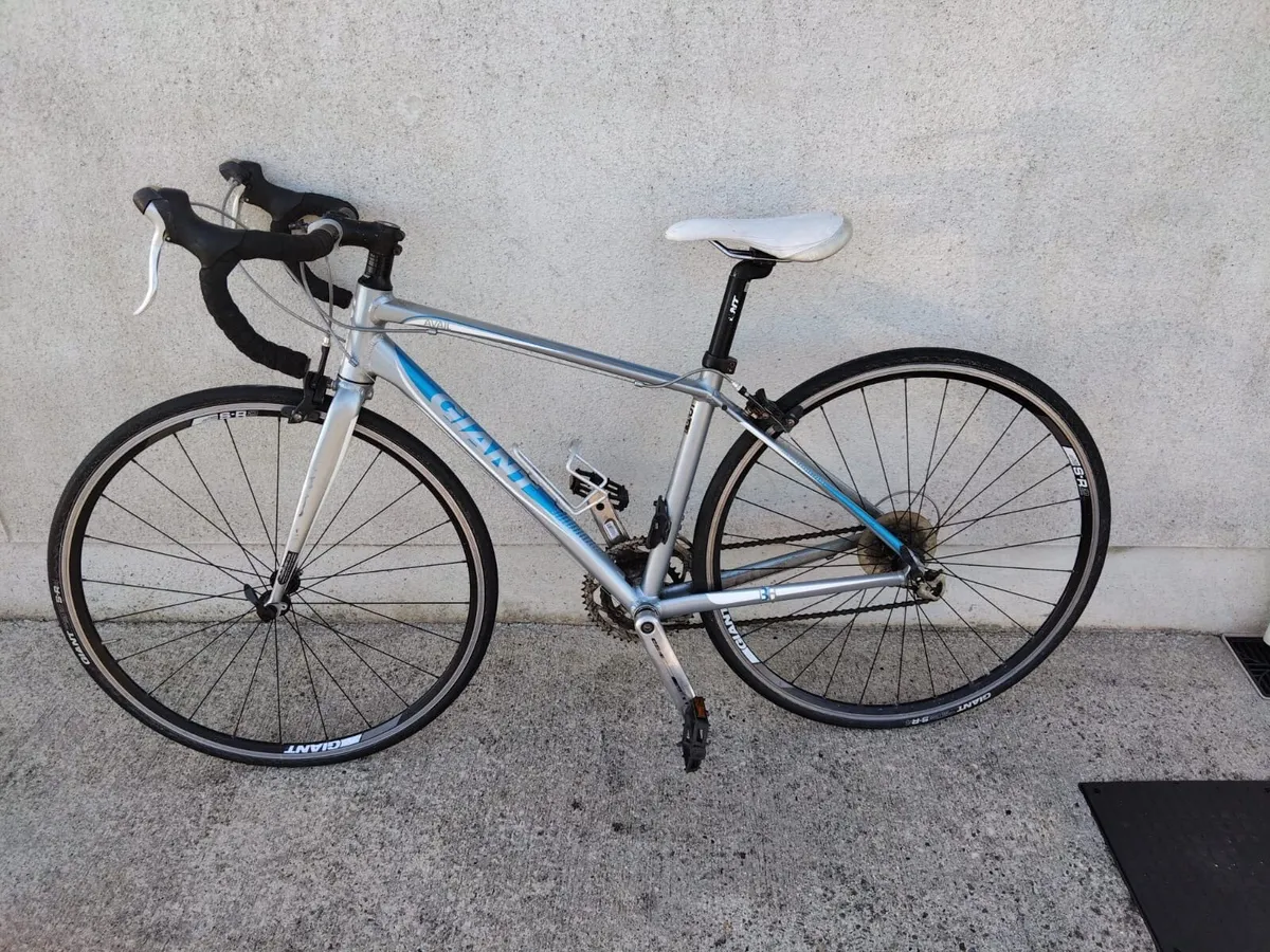 Giant Avail 5 XS Road Bike - Image 1