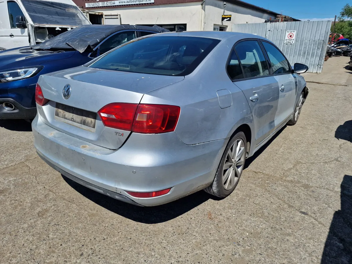14 VW JETTA  1.6 TDI (CAYZ) FOR BREAKING - Image 3