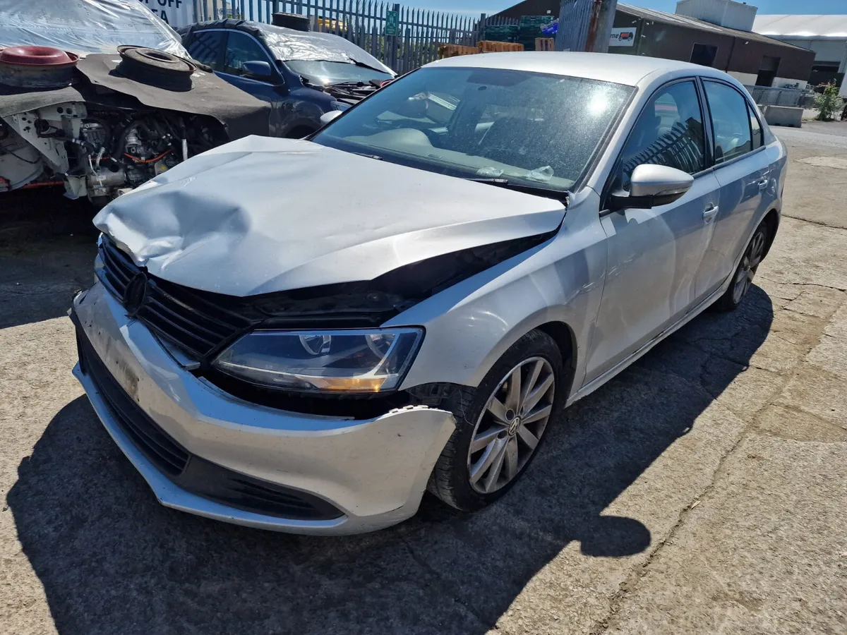 14 VW JETTA  1.6 TDI (CAYZ) FOR BREAKING - Image 2