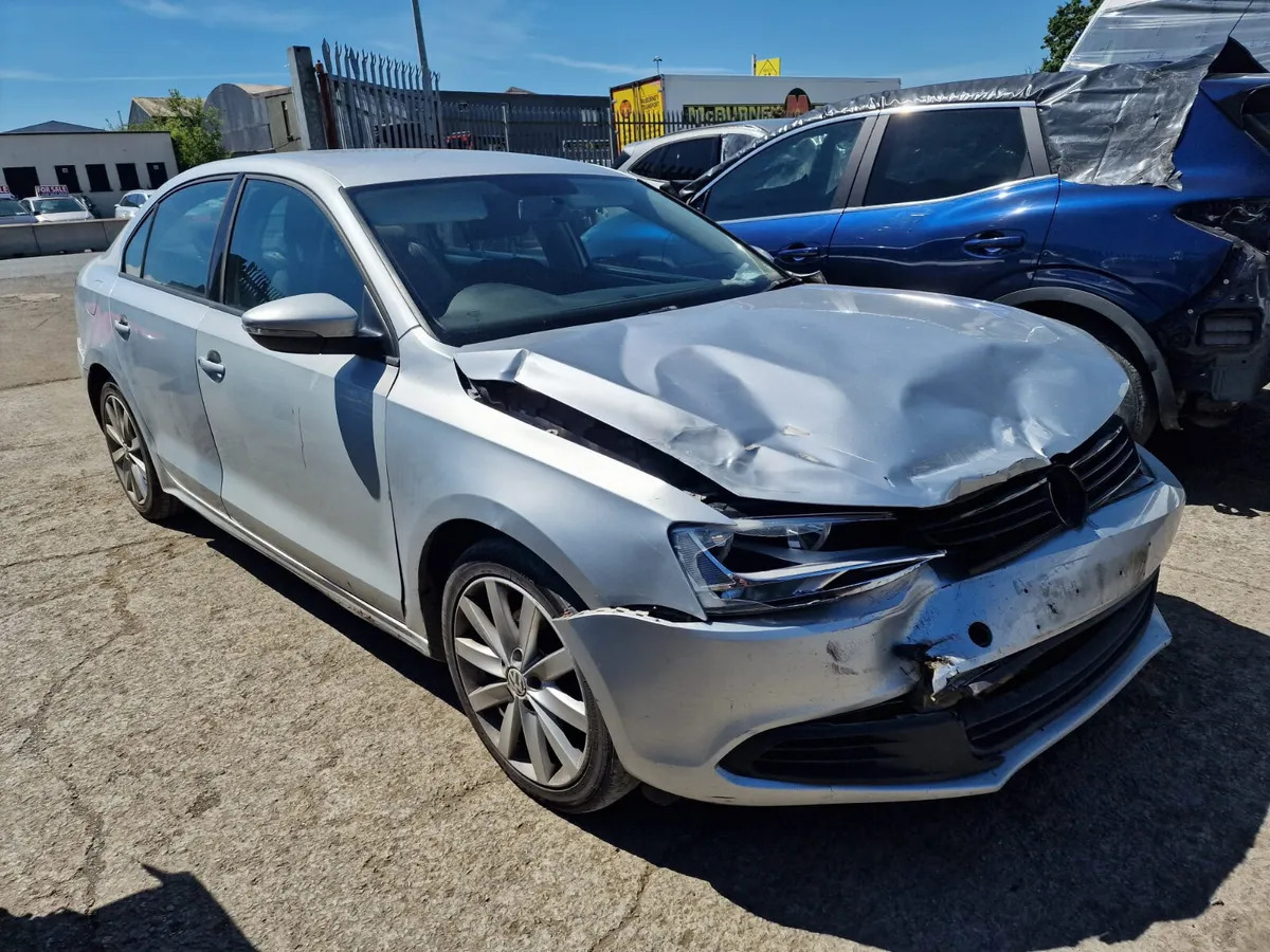 14 VW JETTA  1.6 TDI (CAYZ) FOR BREAKING - Image 1