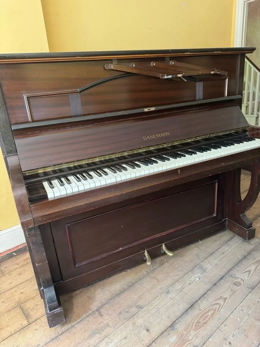 upright piano FREE - Image 1