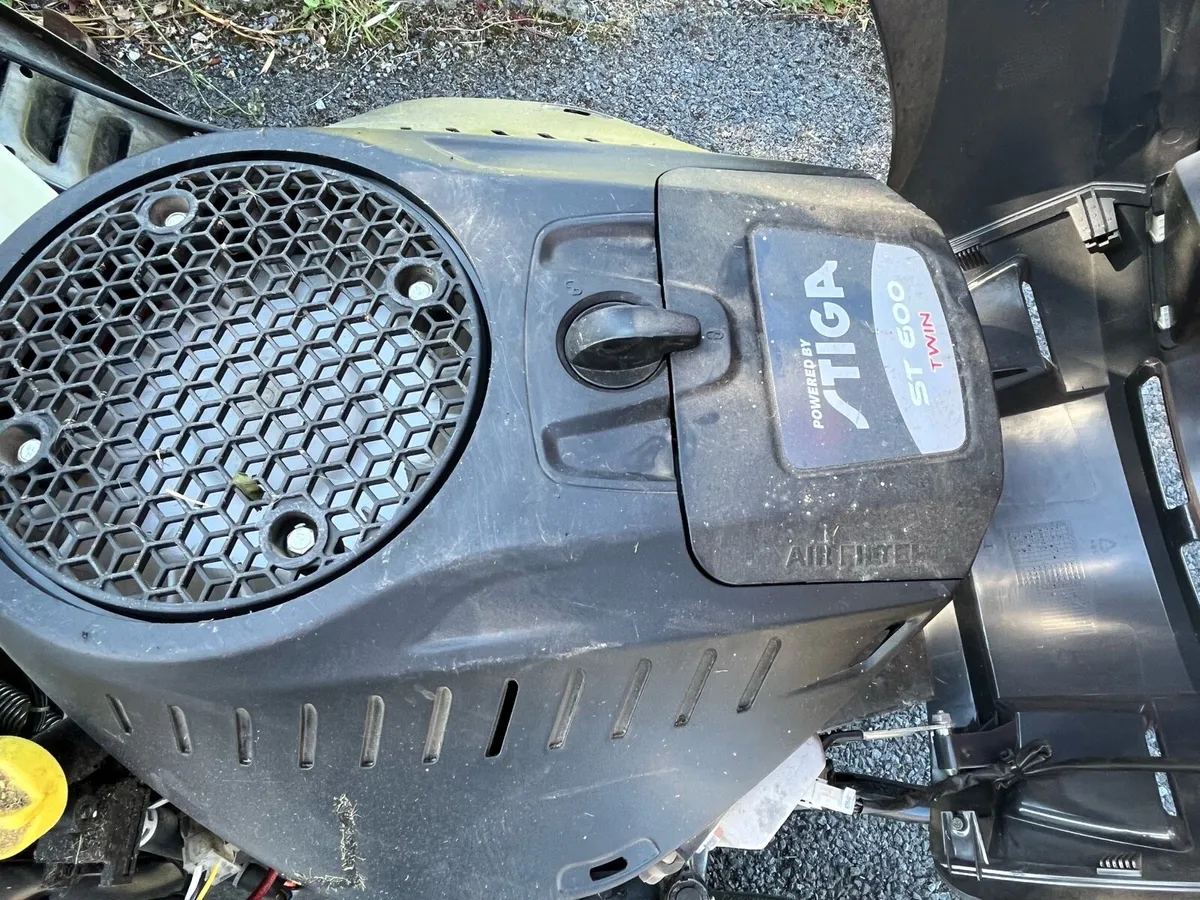 Castlegarden 22HP year 2021 ride on lawnmower - Image 3