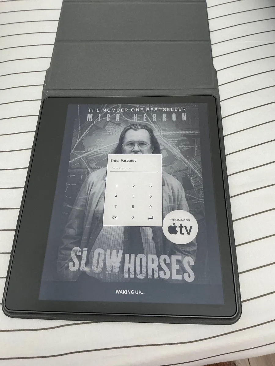 (Used) Kindle Scribe 2022 with Cover & Premium Pen - Image 1