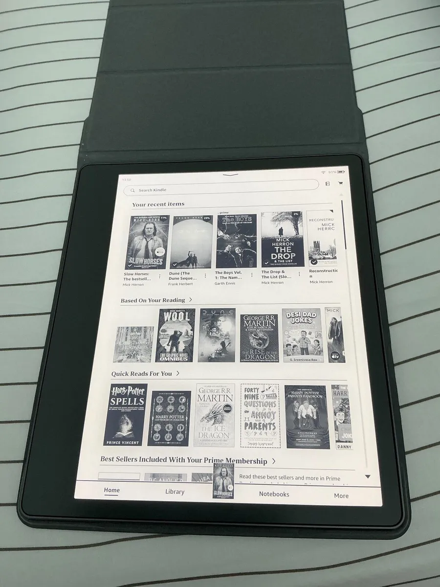 (Used) Kindle Scribe 2022 with Cover & Premium Pen - Image 2