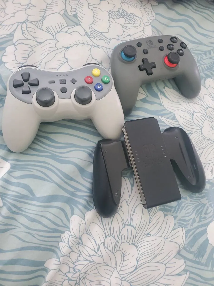 Nintendo Switch with games - Image 2