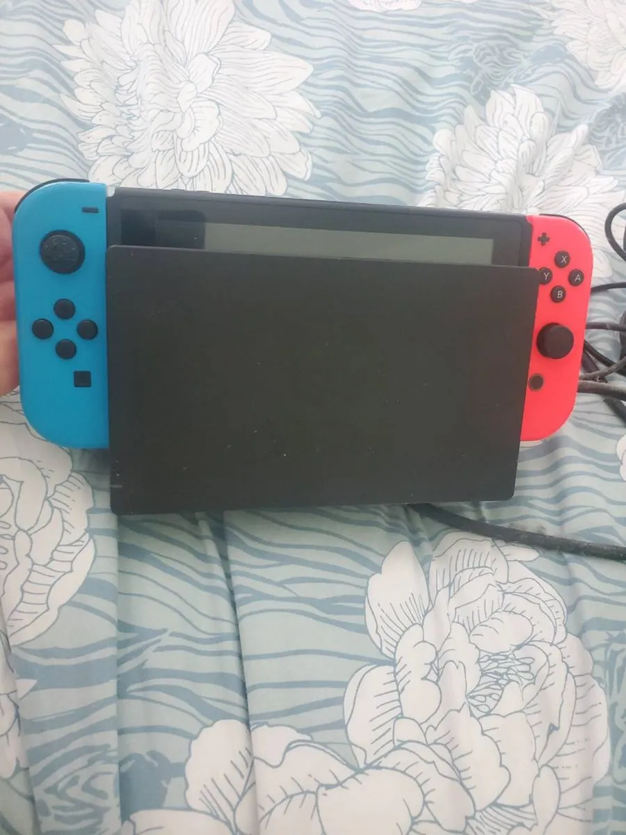 Nintendo Switch with games - Image 3