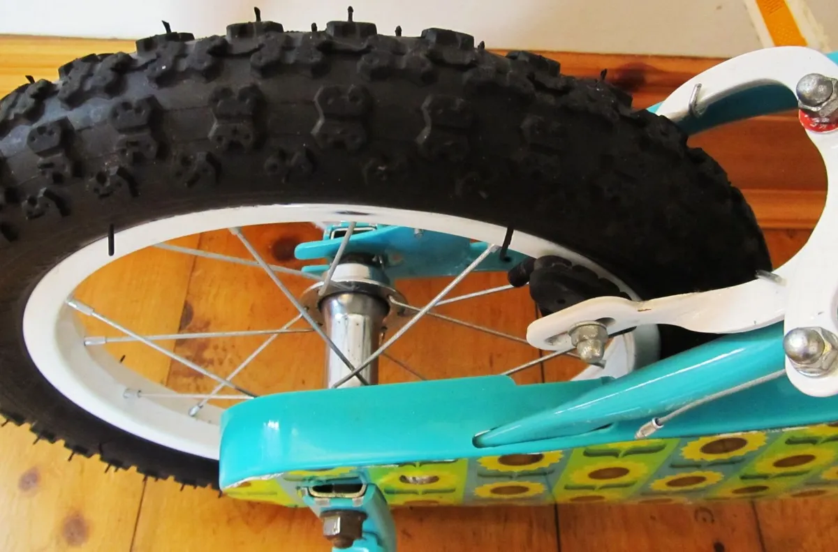 Childs Bike Apollo Petal 14 inch wheels. - Image 3