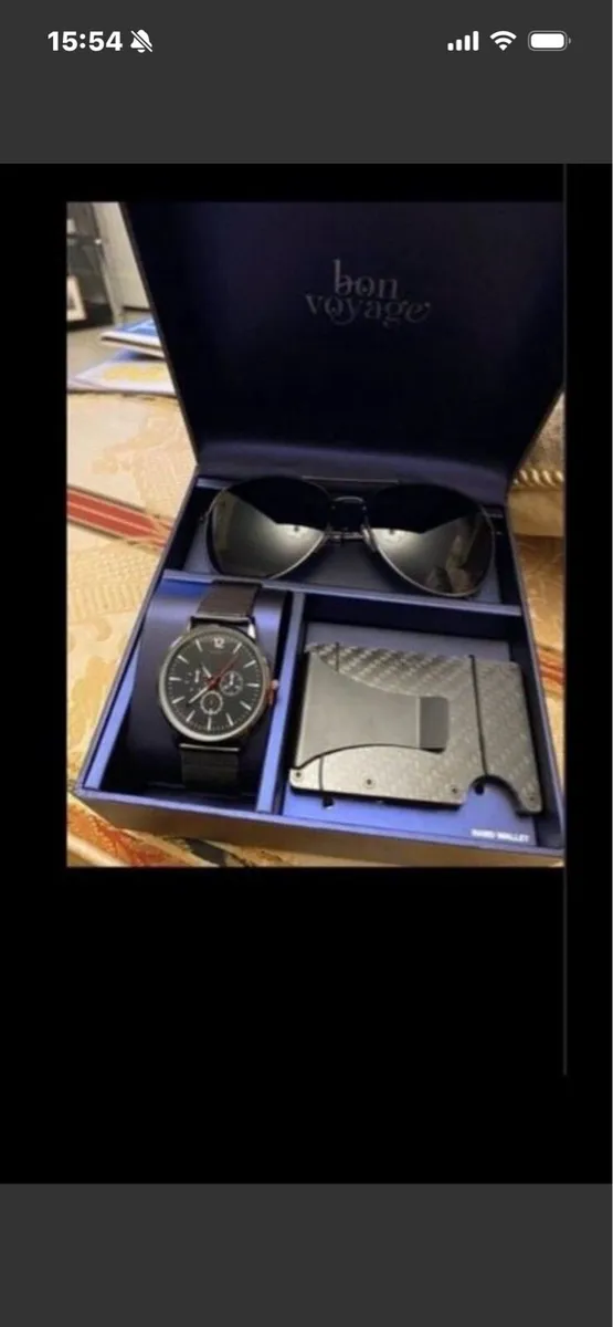 Watch/ sunglasses/ card holder set - Image 1