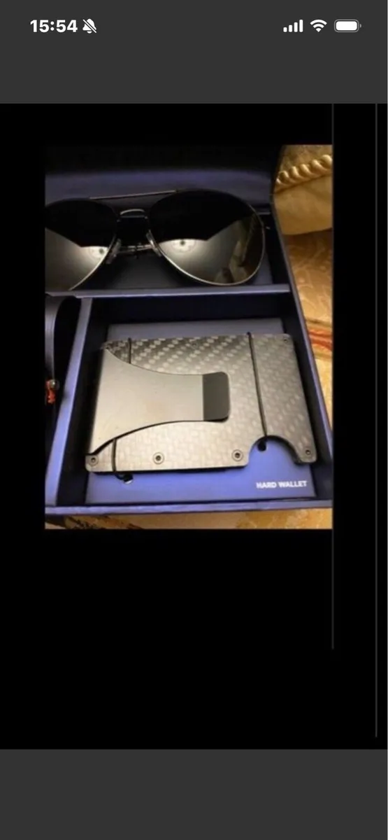 Watch/ sunglasses/ card holder set - Image 4