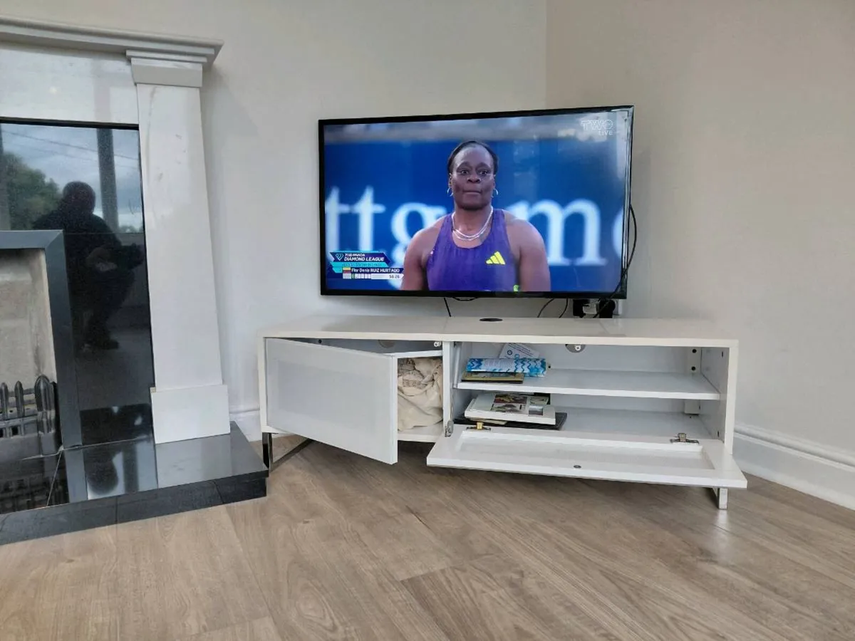 Tv cabinet - Image 1