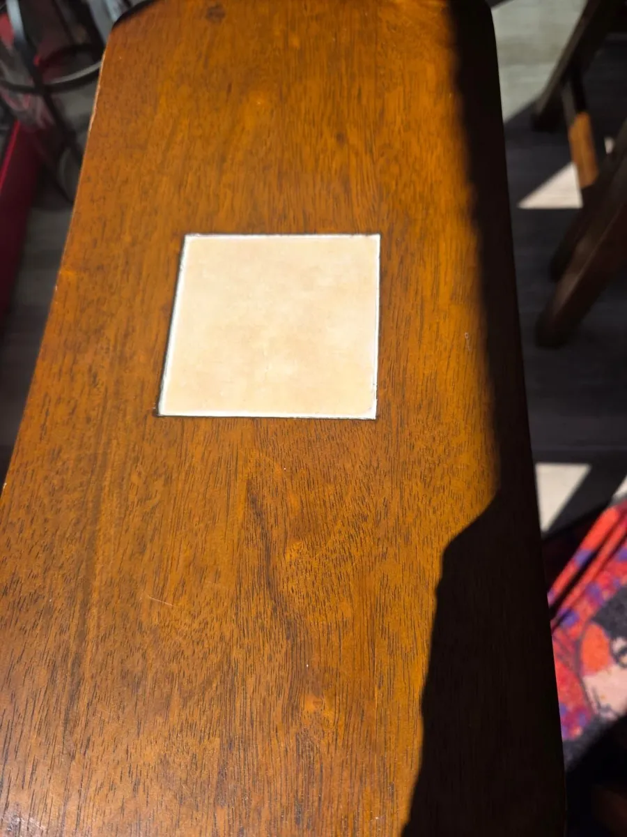 Solid wood table and bar stools - Image 1