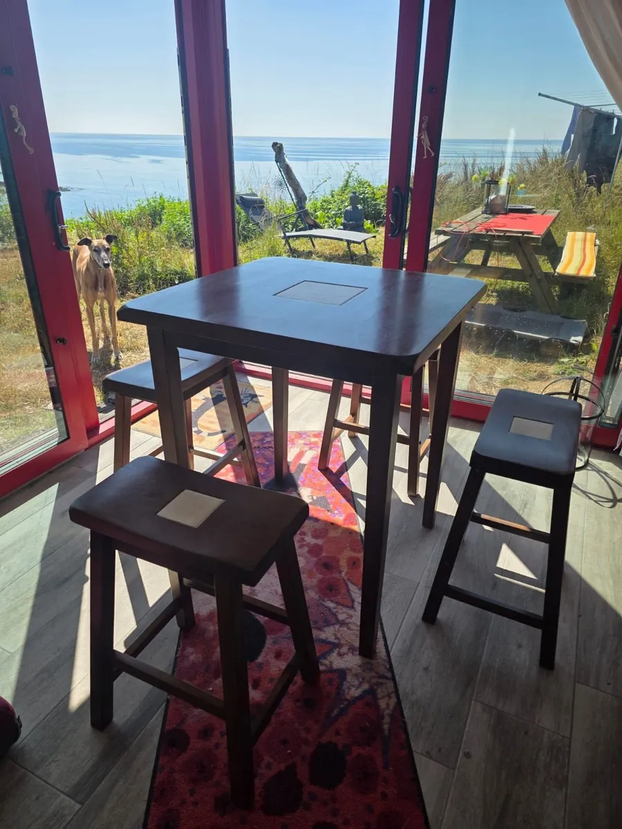 Solid wood table and bar stools - Image 4