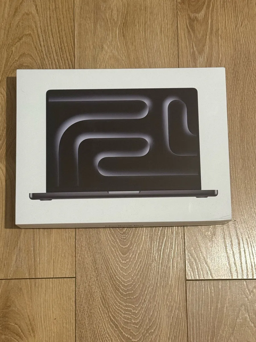 Macbook Pro M5 14.2" 1TB 24GB (Price negotiable) - Image 1