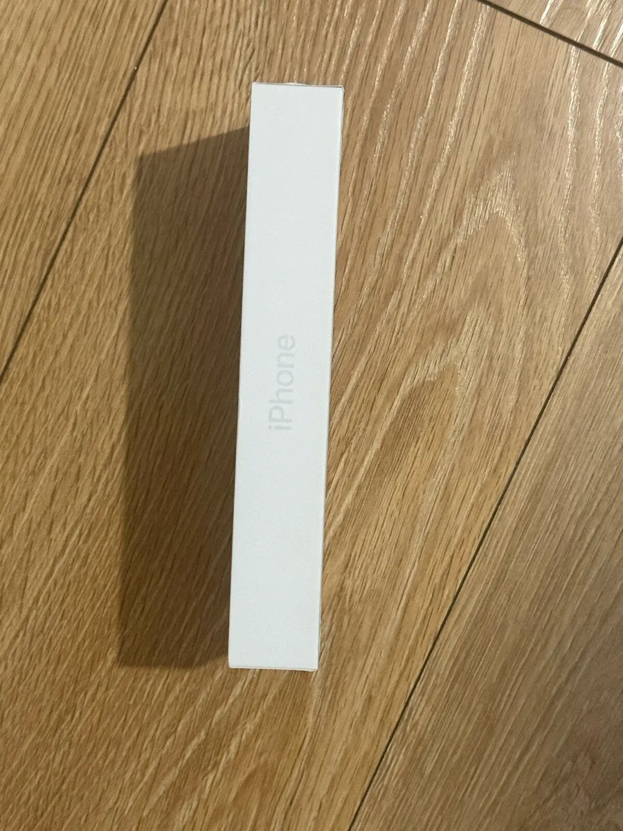 Macbook Pro M5 14.2" 1TB 24GB (Price negotiable) - Image 2