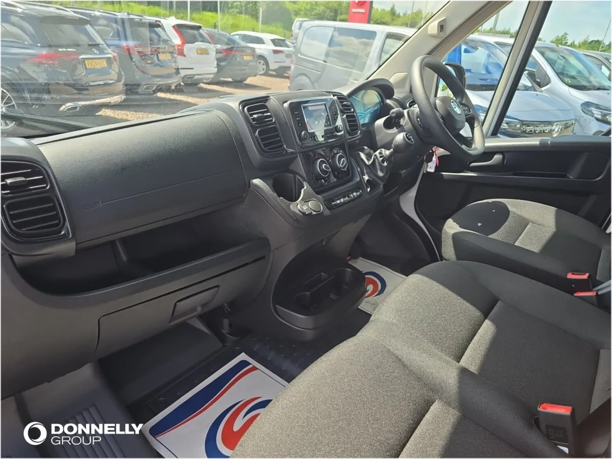 Vauxhall Movano 3.5t Heavy L4 Diesel Fwd Prime - Image 4