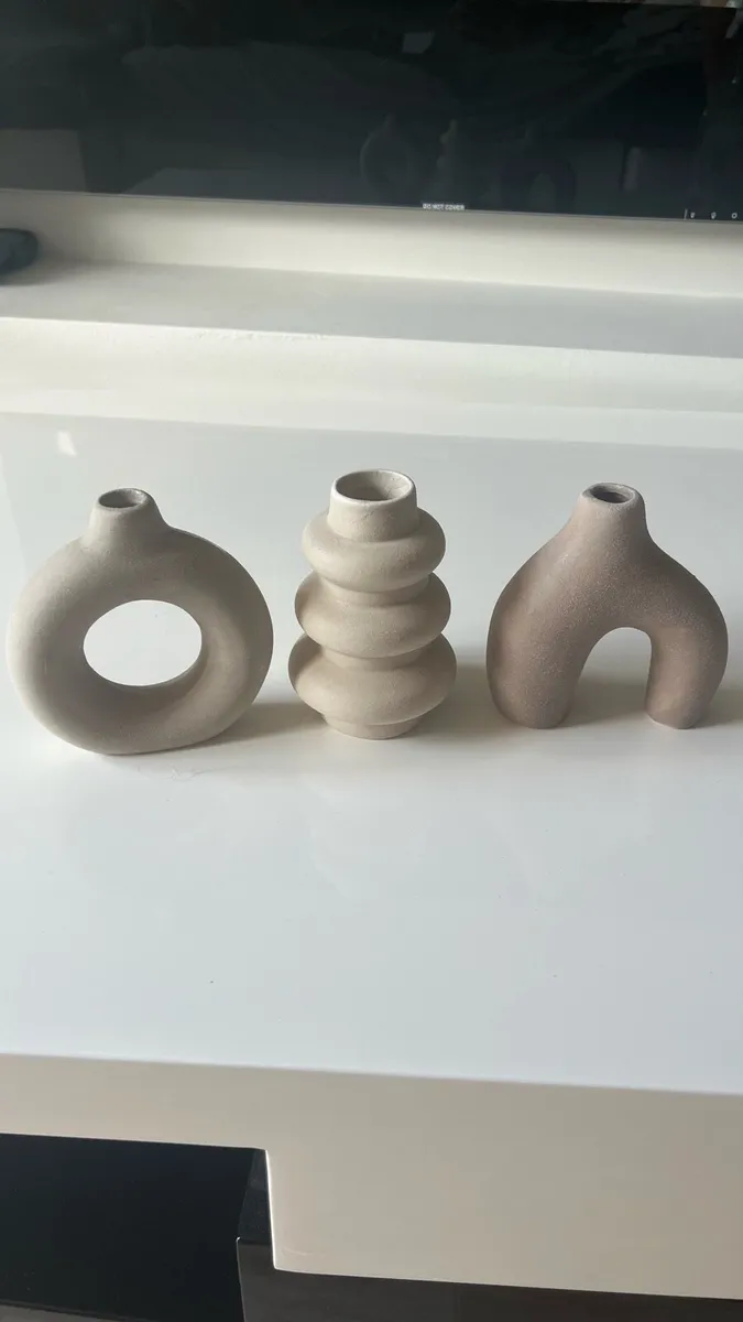 Set of 3 Decorative Ceramic Vases - Image 1