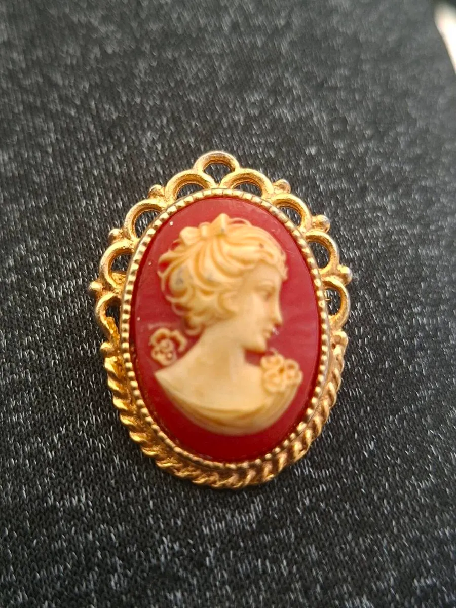 Vintage Cameo Brooch from the 1960’s - Image 2